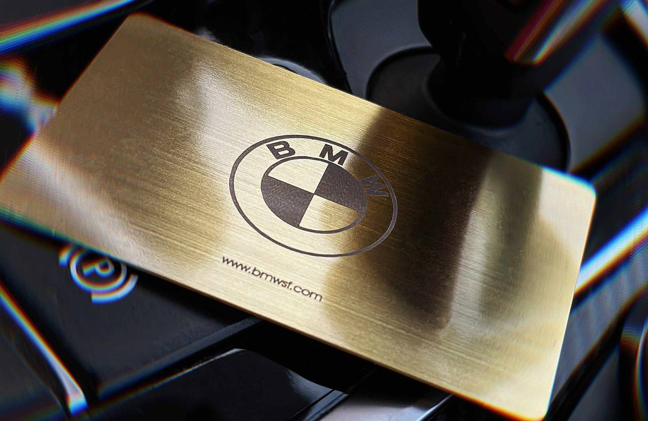 BMW: FDS Cardsin valmistama metallinen käyntikortti