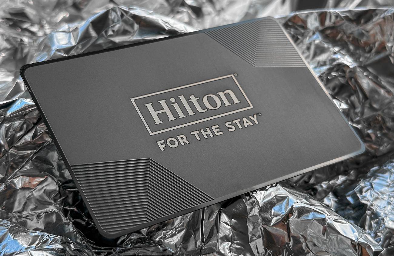 Hilton: FDS Cardsin valmistama metallinen käyntikortti