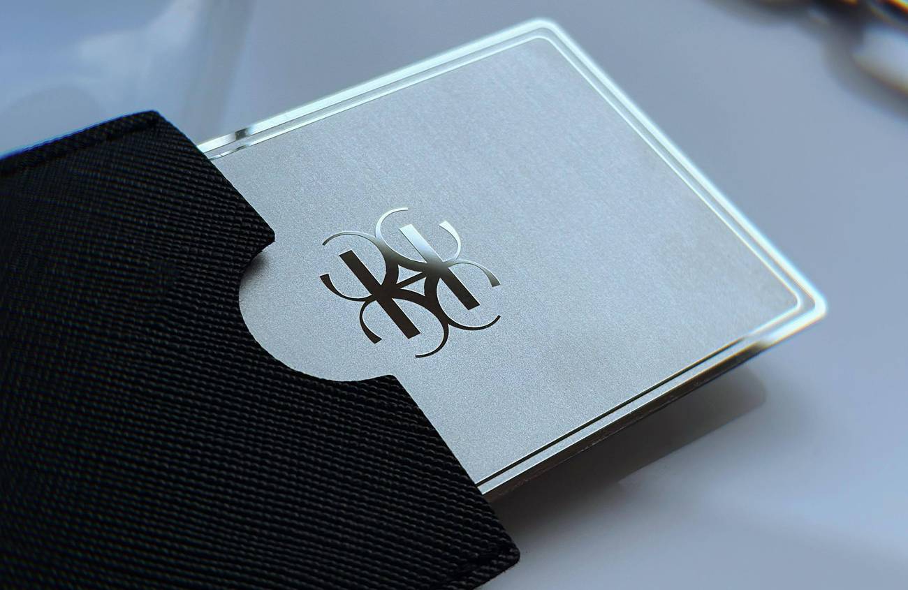 FDS Cardsin valmistama metallinen käyntikortti: Hopea