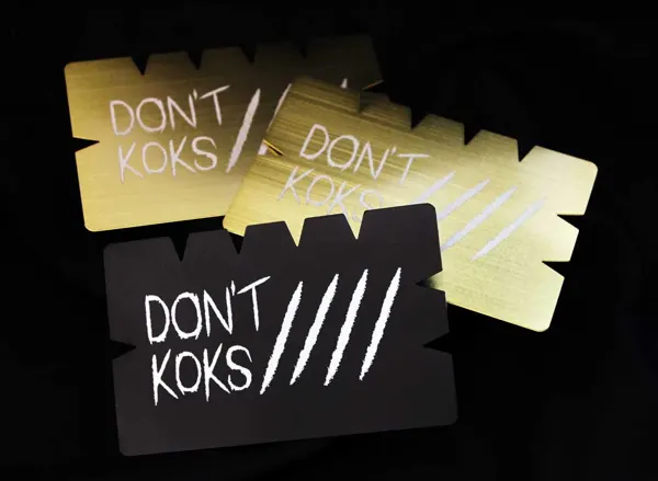 Don't Kiss: FDS Cardsin valmistama kortti
