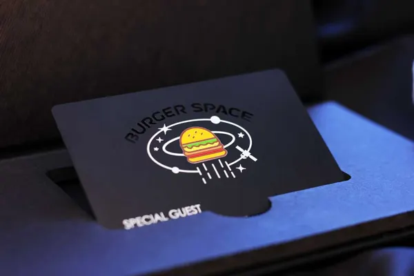 Burger Space: FDS Cardsin valmistama kortti